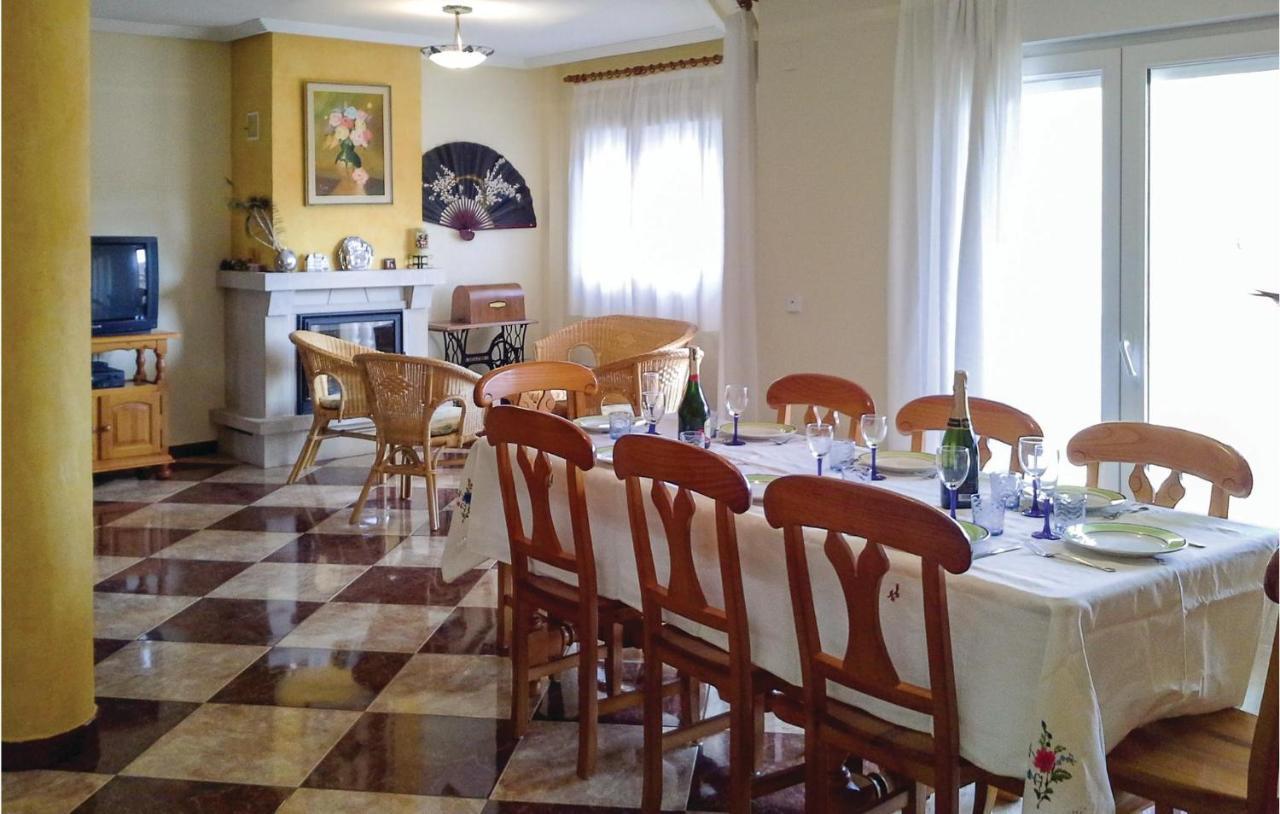 Awesome Home In Portman With Kitchen Exteriör bild